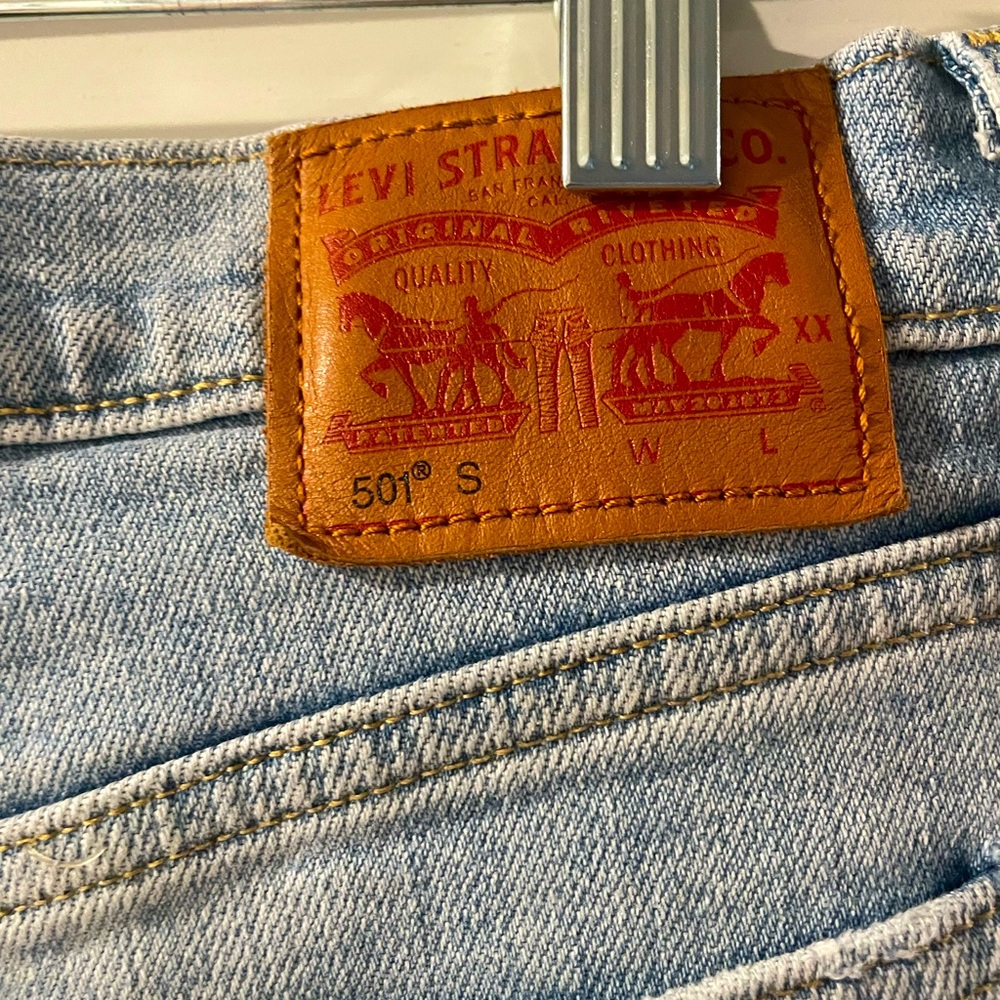 Levi’s - Picture 3 of 4
